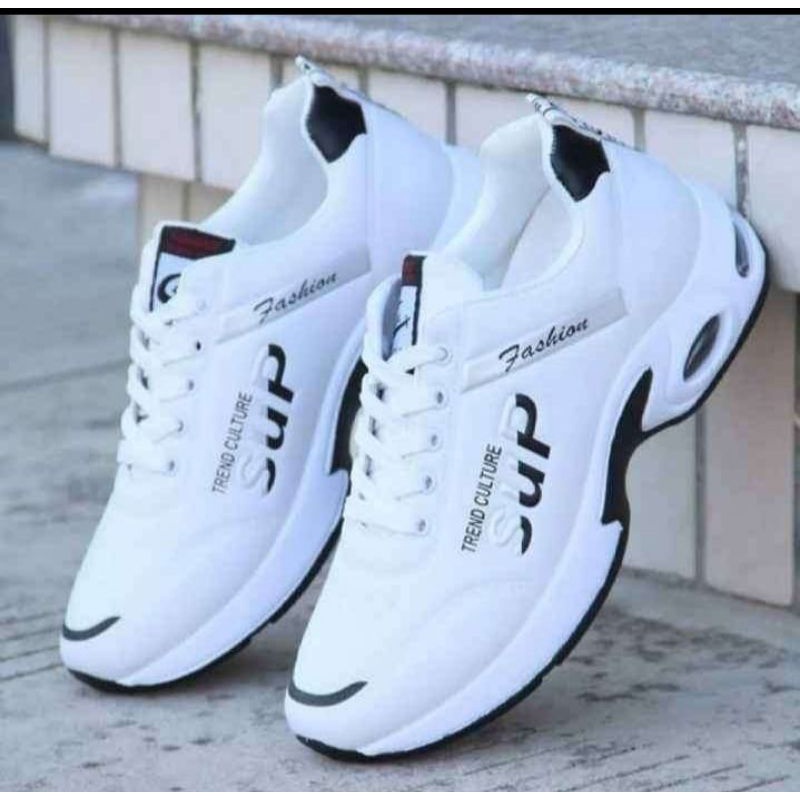 Sepatu sneaker terlaris Supreeme