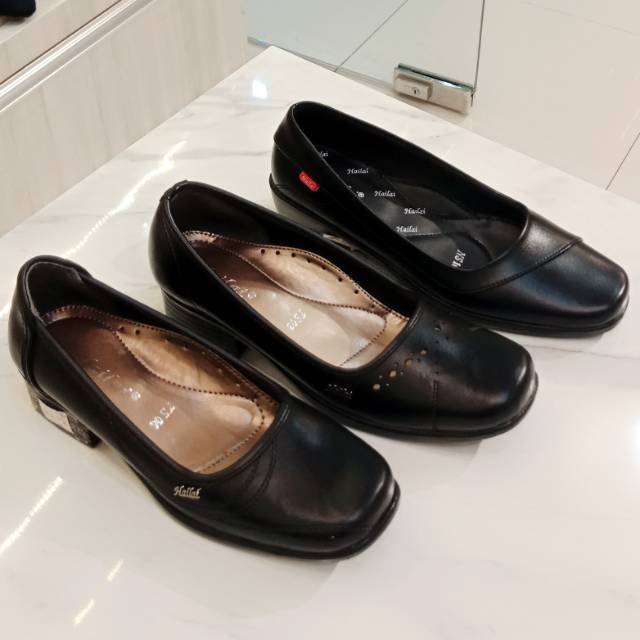 Sepatu kantor wanita hailai.