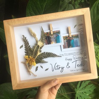 KADO BUNGA KERING PIGURA KAYU 2 FOTO PERSEGI PANJANG KADO BUNGA KERING PIGURA KAYU 2 FOTO PERSEGI PANJANG
