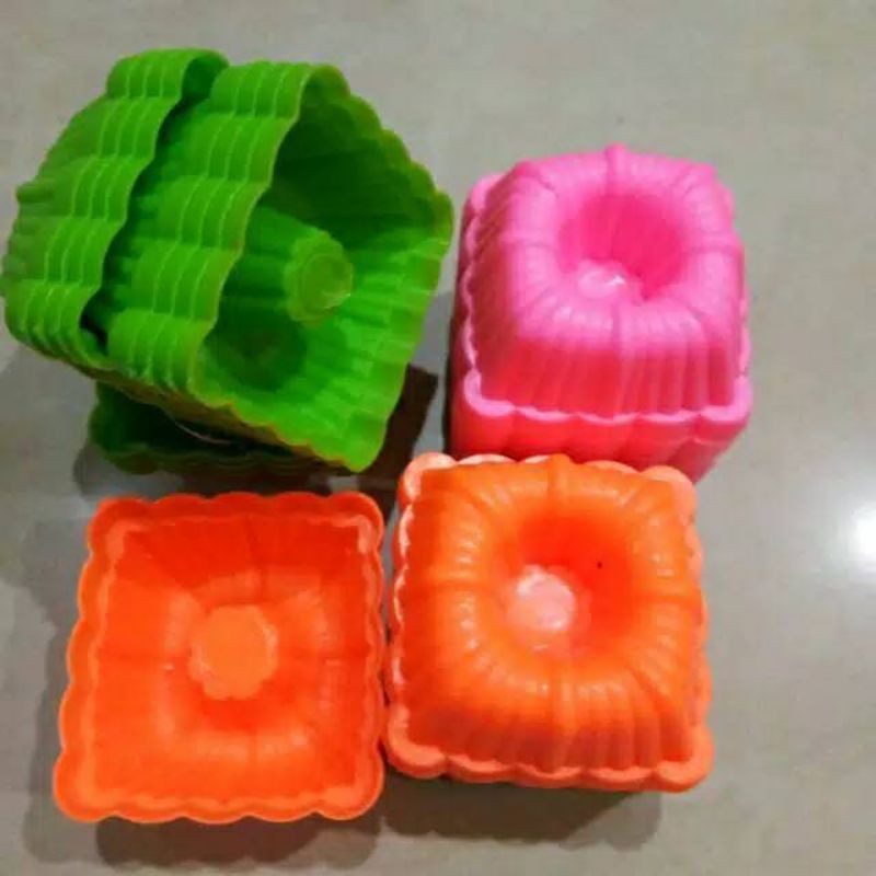 cetakan kue putri ayu bahan plastik warna warni isi 12 pcs