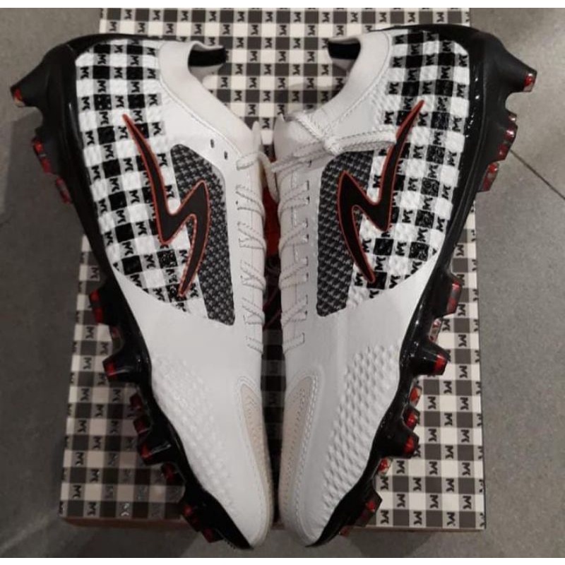 sepatu bola specs baricada Marc klok