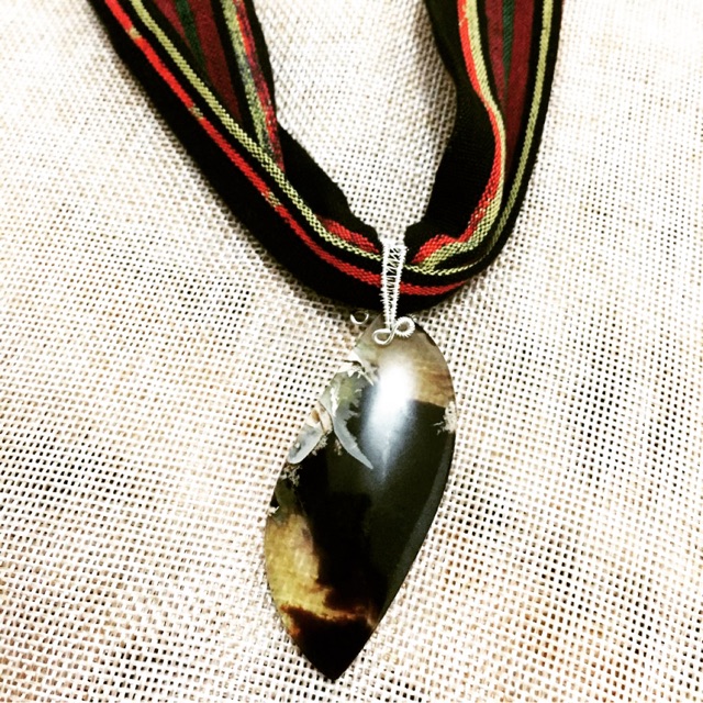 Kalung amber