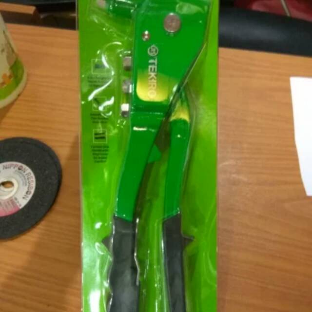 Tang rivet tekiro atau tang ripet