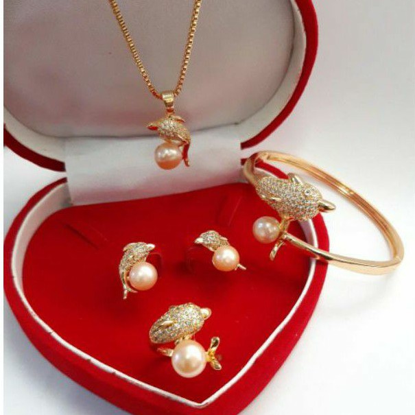 ST138 SET PERHIASAN MUTIARA AIR TAWAR WARNA PEACH RANGKA RHODIUM BENTUK IKAN LUMBA-LUMBA