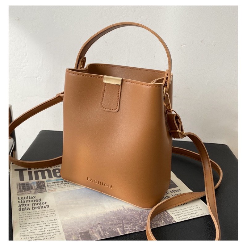 Tas Selempang Kulit Bagus Terlaris Wanita Tali Rantai Sling Bag Hp H2G2 Branded Murah Kecil Terbaru 