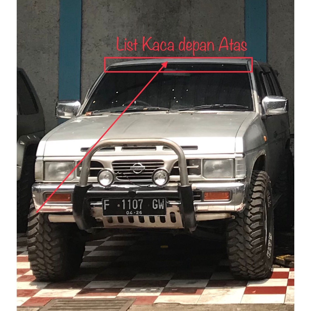 Pelipit Kaca Depan Nissan Terrano