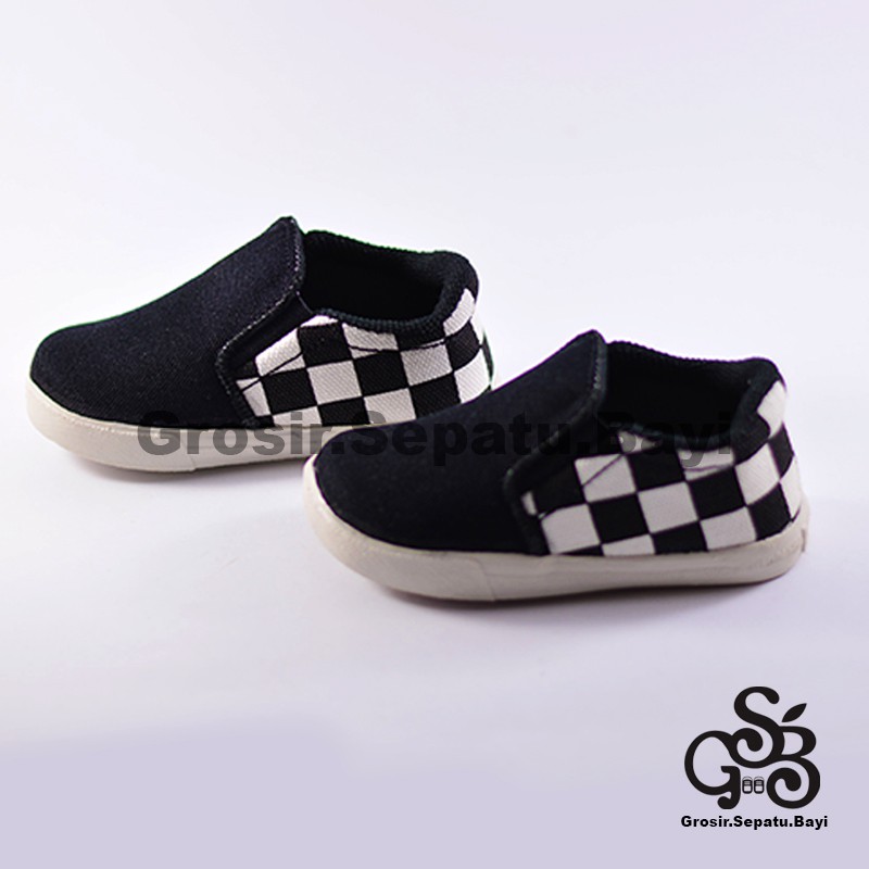 sepatu anak laki laki slip on kanvas hitam variasi catur murah