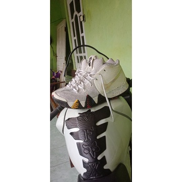 sepatu basket Kyrie 4 second original