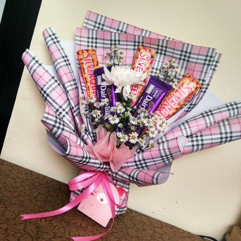 

BUKET COKLAT WISUDA/BUKET COKLAT BIRTHDAY/BUKET COKLATMURAH