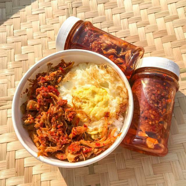 

Sambel Suwir Ayam//Sambel Suwir Ayam Hitss berat (220gram) HARAP BACA DESKRIPSI !!