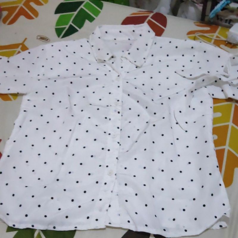 kemeja wanita motif polkadot