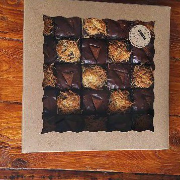 

Qonita Brownies fudgy nyoklaaat banget