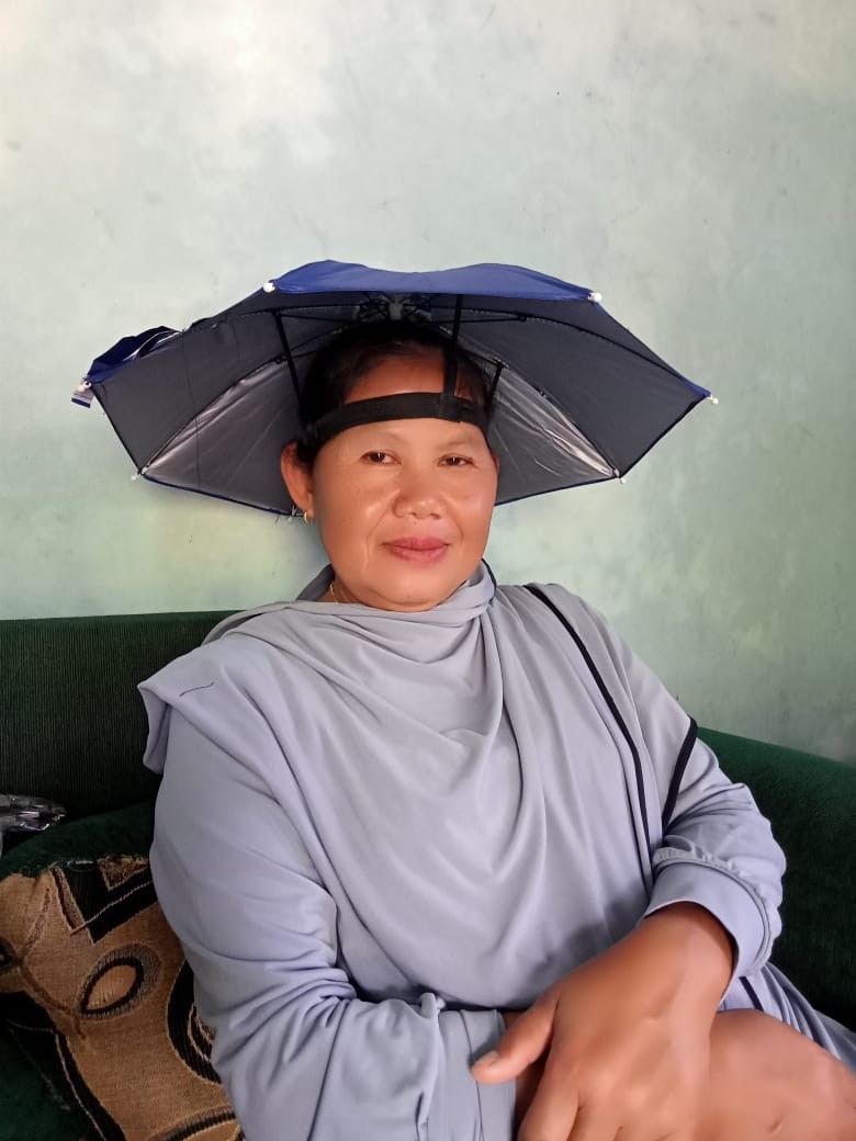 Payung Topi Osaka / Topi Payung Diameter 50 Cm  / Payung Kepala Hujan Melindungi Simple Tanpa Gagang