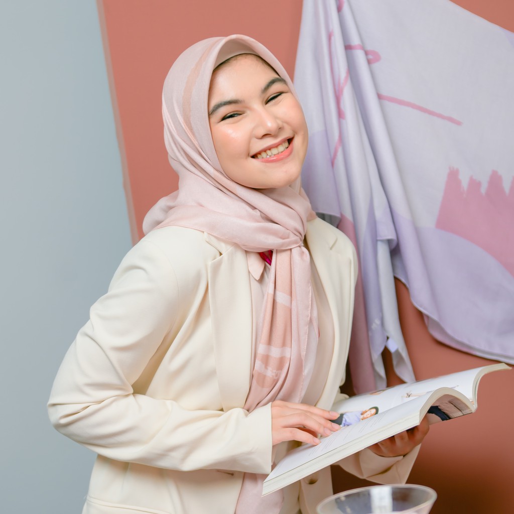 Lozy Hijab - Lozy x Dear Me Exclusive Pattern (Hijab Segiempat Motif Jilbab Motif Premium)