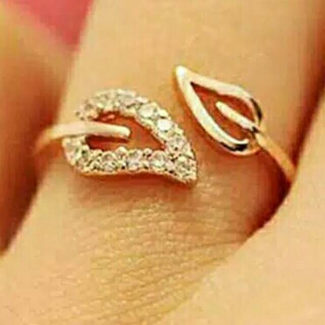 Cincin Model daun unik permata