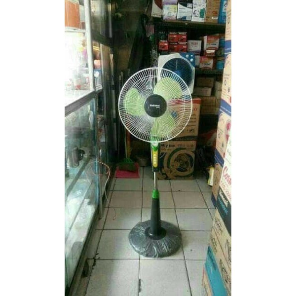 Standfan /kipas angin berdiri WELHOME 16 inci angin sepoi sepoi