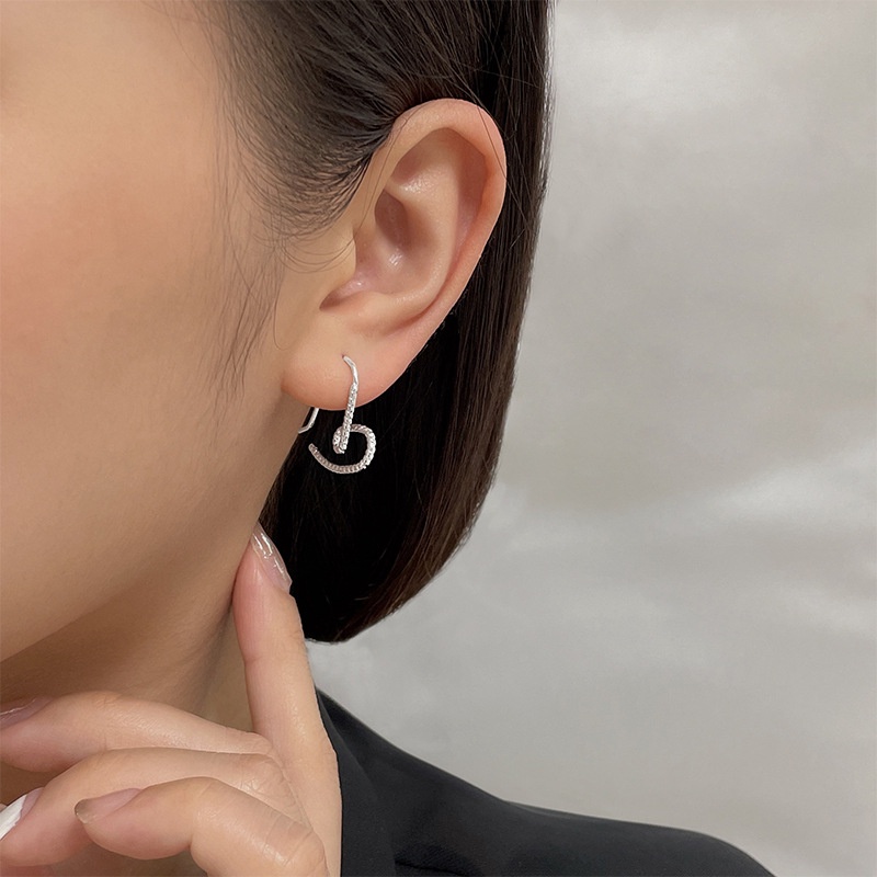 Anting Kait Bentuk Hati Model Hollow Out Twist Bahan S925 Silver Untuk Wanita