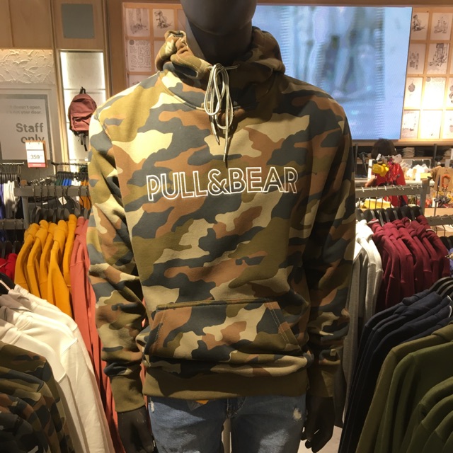 Hoodie pull and bear camo original