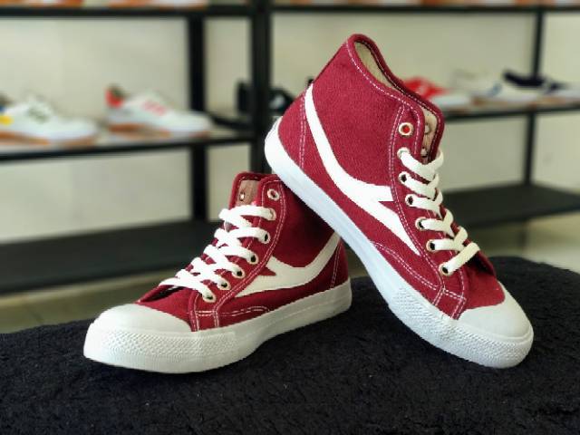 Sepatu Kets / Sepatu Sekolah Casual / Sepatu Warrior / Sneakers Runner 802 B-M(Maroon)