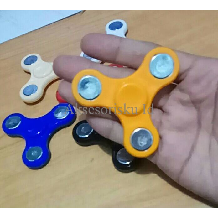 100 fidget spinners