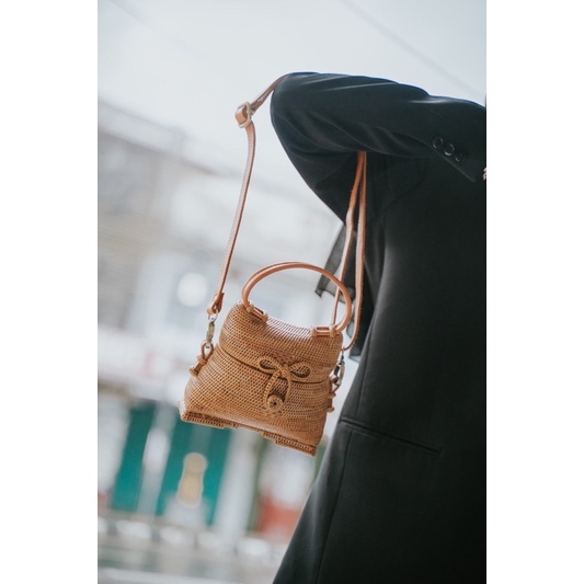 Ketak Nusantara Moonsary Tas mirip rotan anyaman wanita selempang lokal Lombok dari anyaman ketak