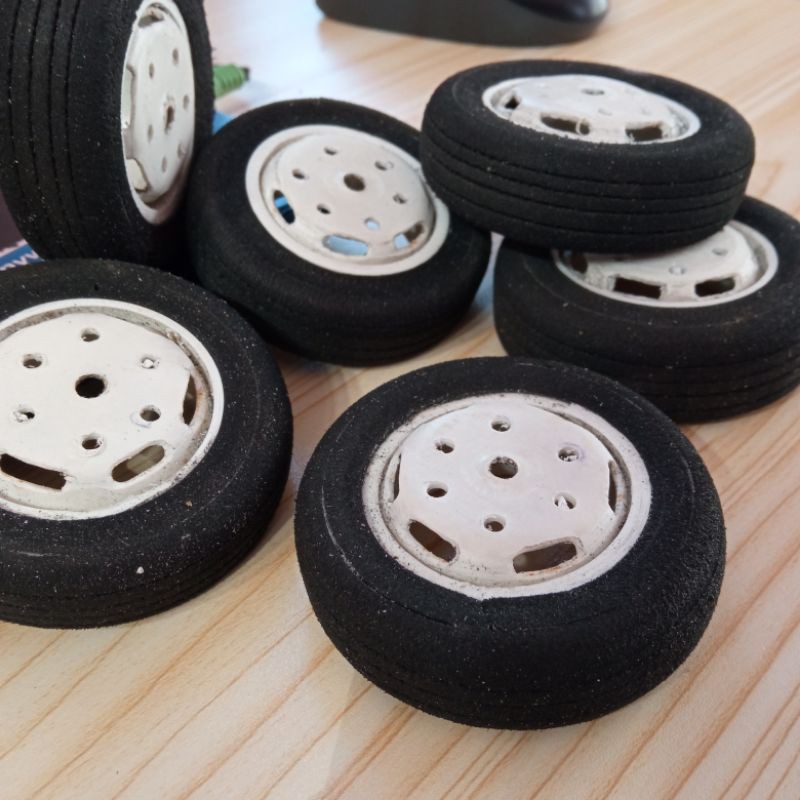 [ READY ] BAN MINIATUR TRUK OLENG 1 SET  VELG PVC