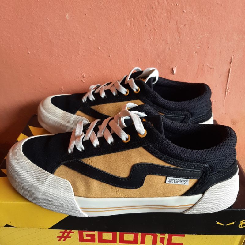 Patrobas onic yellow