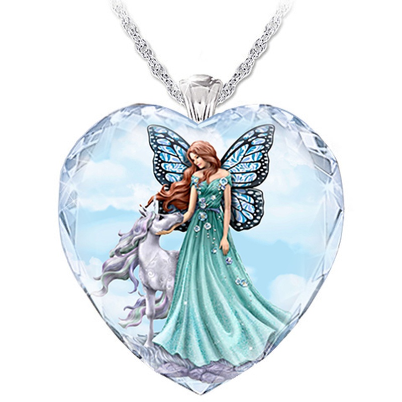 Kalung Dengan Liontin Bentuk Unicorn Dan Kupu-Kupu Aksen Kristal