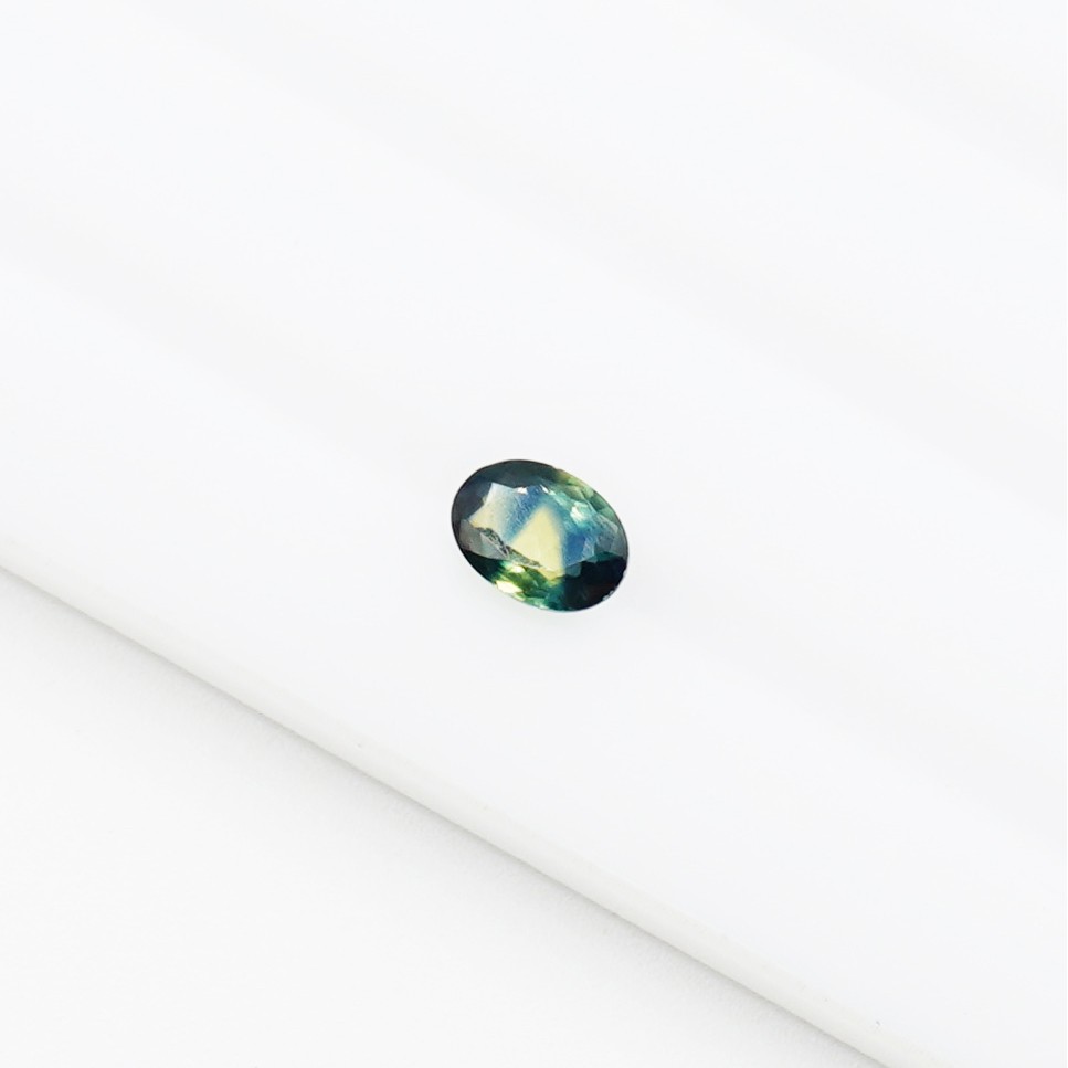1.13ct Natural Bi-color Sapphire