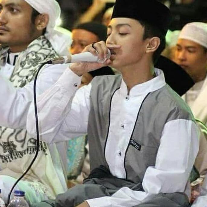 Koko Gus Azmi Rompi Putih