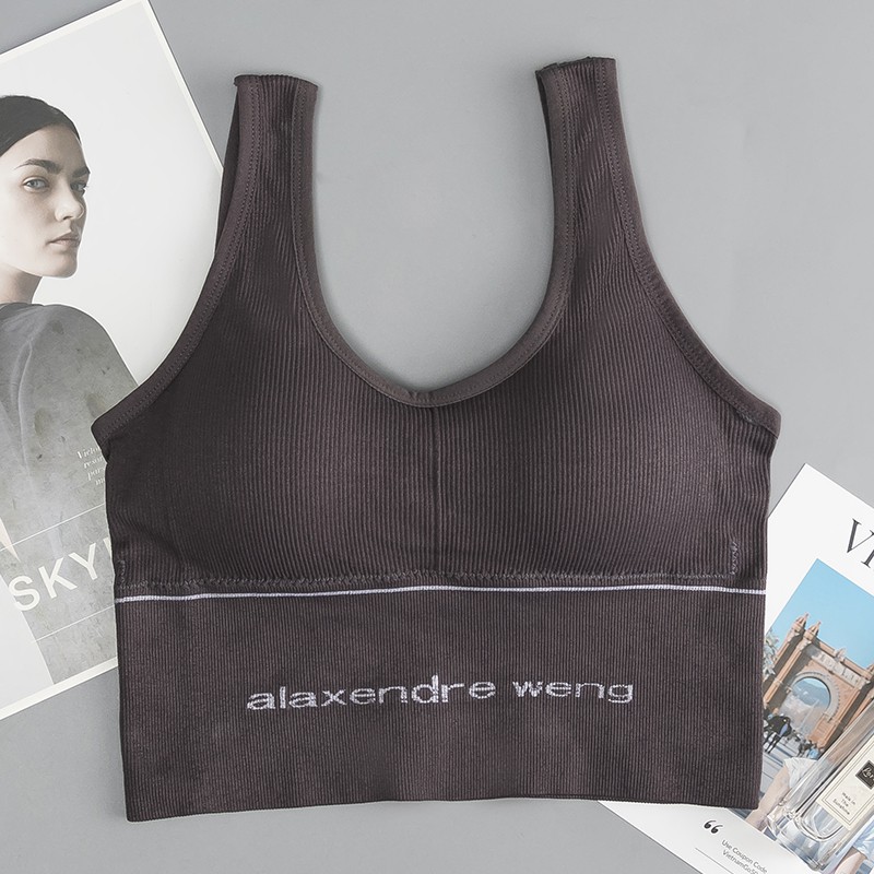 Kecantikan olahraga kembali bernapas tidak ada cincin baja dibungkus dengan pakaian dalam dada