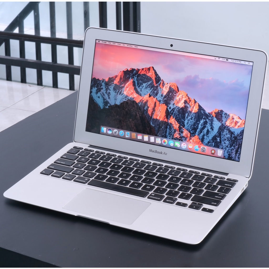 Macbook Air 2015 11 inch RAM 4 GB // SSD 128 // 256 GB Second Original