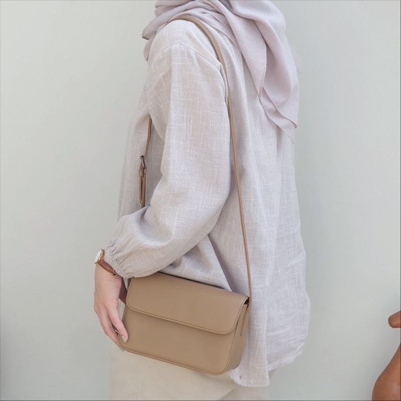 Rumi Sling Bag TAS SELEMPANG WANITA TAS SLINGBAG FASHION TERBARU TAS BAHU MURAH MERIAH TAS WANITA TERBARU TAS BAHU WANITA TAS MURAH TAS SELEMPANG MURAH TAS SLINGBAG TREND KEREN KEKINIAN COD AMELBAGHOME