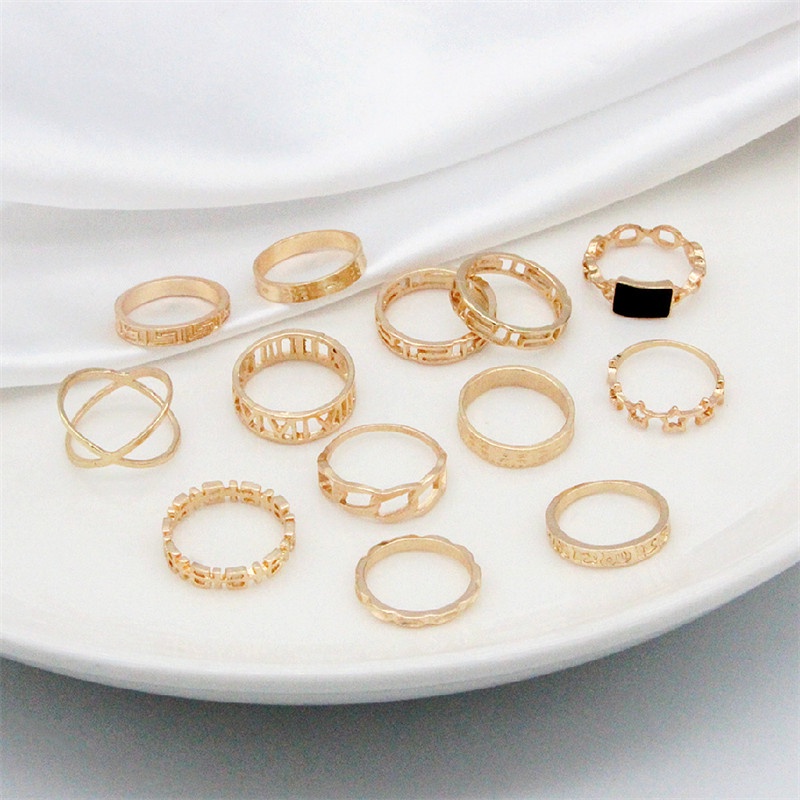 13pcs / Set Cincin Desain Bintang Warna Hitam Emas Gaya Punk Untuk Wanita