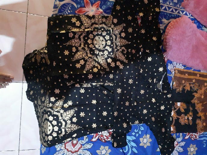 Batik Couple Keluarga Terkini Sania Ruffle Ori Ndoro Jowi Dnt Motif Matahari Hitam