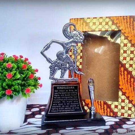 

Office & Stationery | Document Organizer | Pen Holder Tempat Bolpoin Motif Wayang | Best Seller