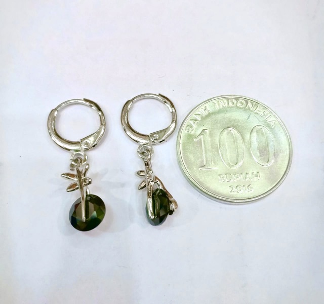 Anting lapis emas model pemata hitam