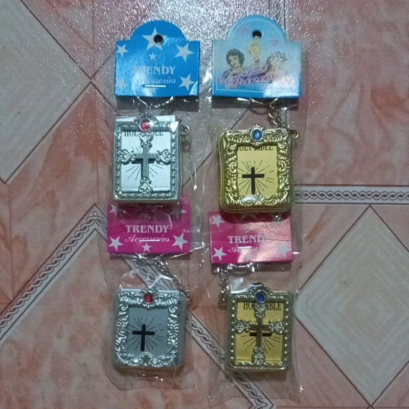 Gantungan Kunci Alkitab Mini