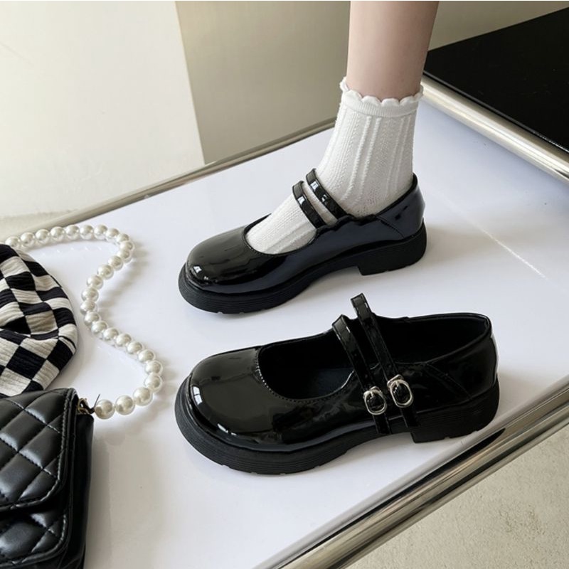 Sepatu Wanita Loafers / Docmart Flat terbaru import Premium Quality 8045 Mary Janes Platform Shoes Gesper Hitam Glosy Sepatu Sekolah Remaja Perempuan/cewek Gaya Korea 005 Viral Kekinian Bisa Cod