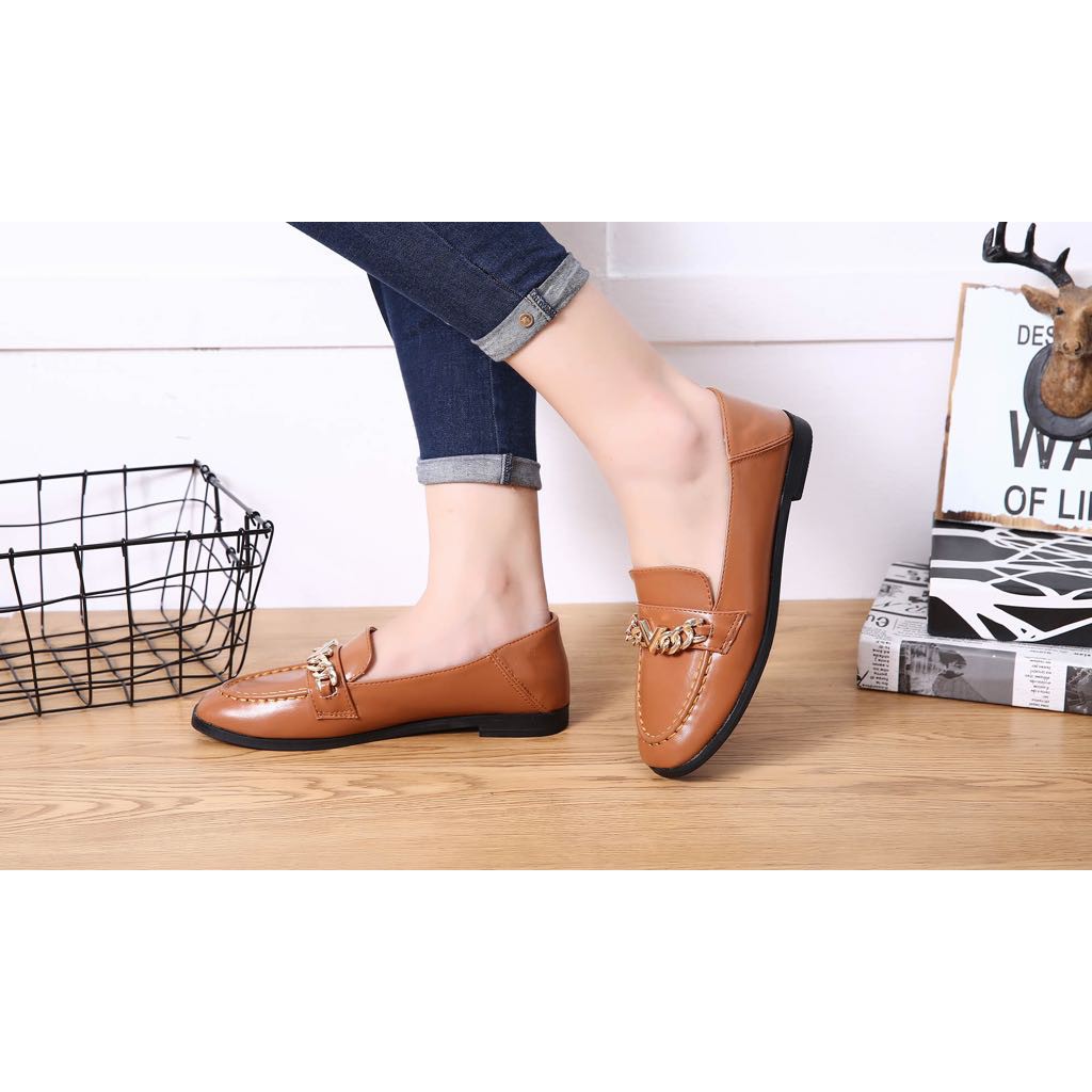 Sepatu wanita Louis Vuitton V Model VL6129