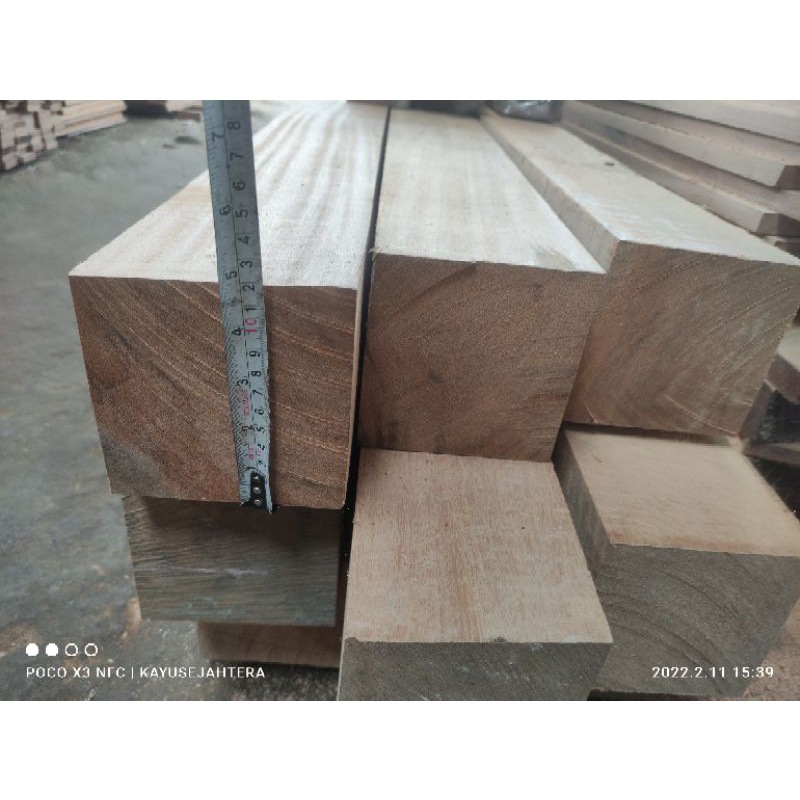Balok Kayu Bengkirai Kalimantan Super Jumbo 12 x 12 x 400 cm