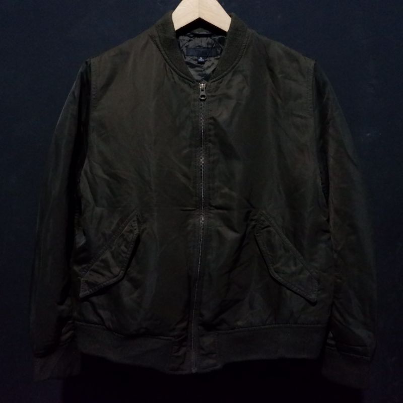 BOMBER UNIQLO SECOND