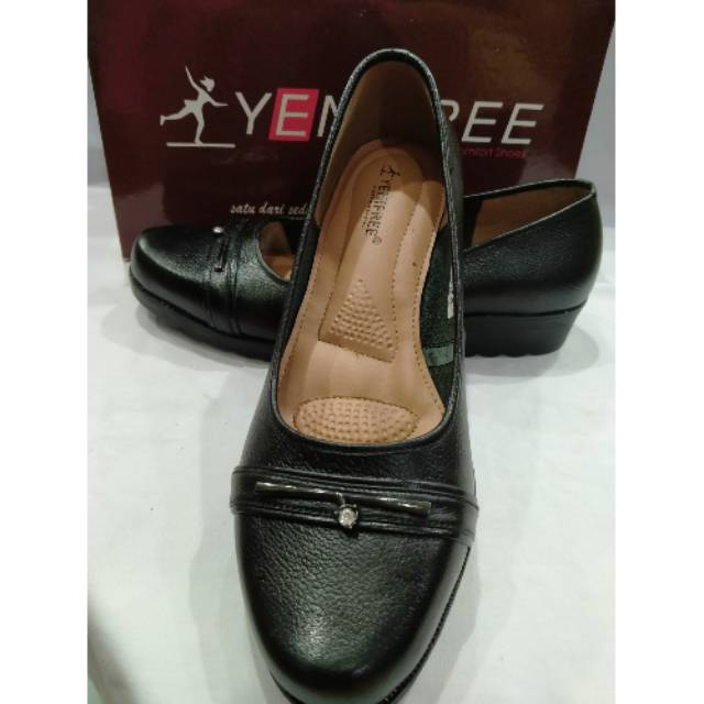 Sepatu Fantovel wanita Yenifree