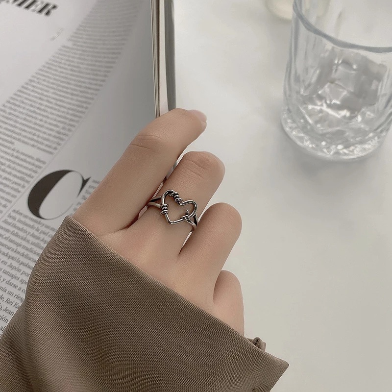 Cincin Bentuk Hati Model Hollow Warna Silver Untuk Wanita