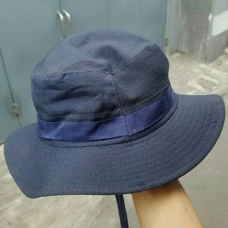 topi rimba biru dongker