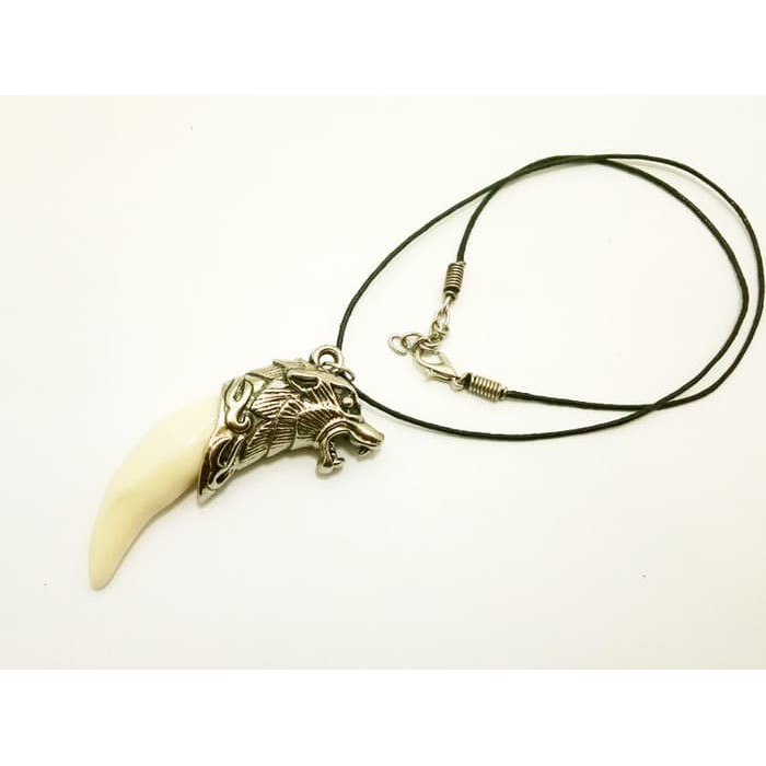 Kalung Liontin Taring Kepala Macan