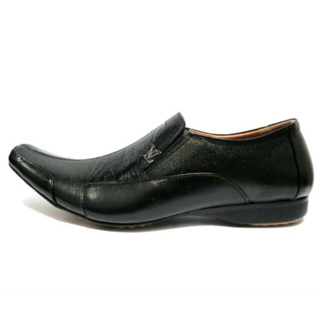 Sepatu Pantofel LOUIS VUITTON Kulit Asli / Pantofel Pria / Sepatu Formal LV Kulit Asli Murah - 4007