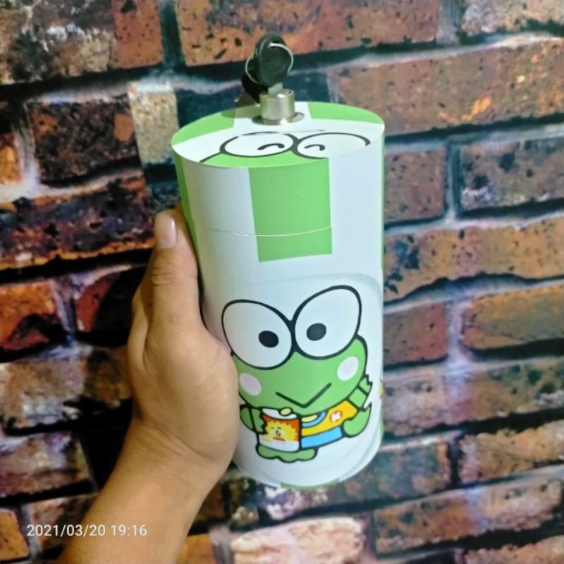 celengan unik keroppi