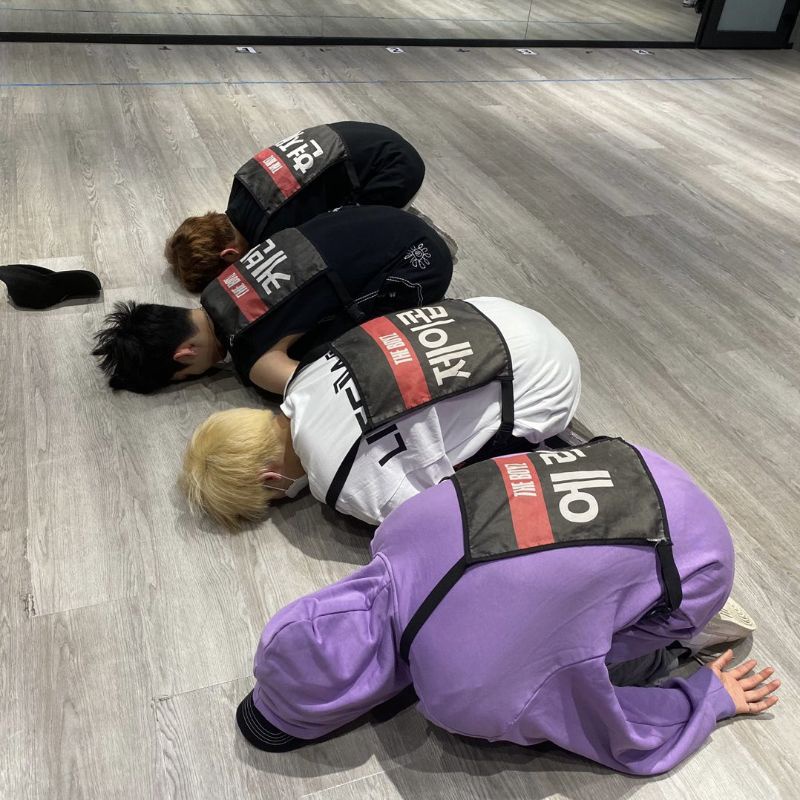 SEASON'S GREETING THE BOYZ 2021 X EVERLINE