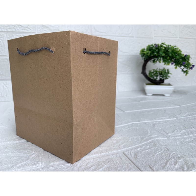  TERLARISS  Paperbag / Tas Kertas ( UK : Donat  POLOS ) Bahan dan kualitas TERJAMIN Cocok Untuk Tas Hajatan, Souvenir, Ultah dan acara lainnya